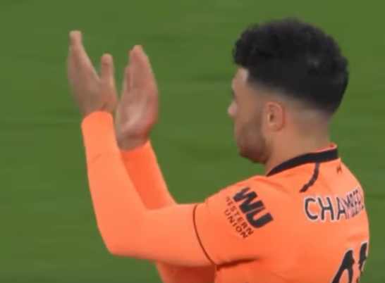 بالفيديو .. اللقطة التي لم يراها احد بعد المباراة شاهد ماذا فعل صلاح و النني بعد المباراة