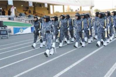 دولة خليجية تسمح لأول مرة بالتحاق النساء بالجيش