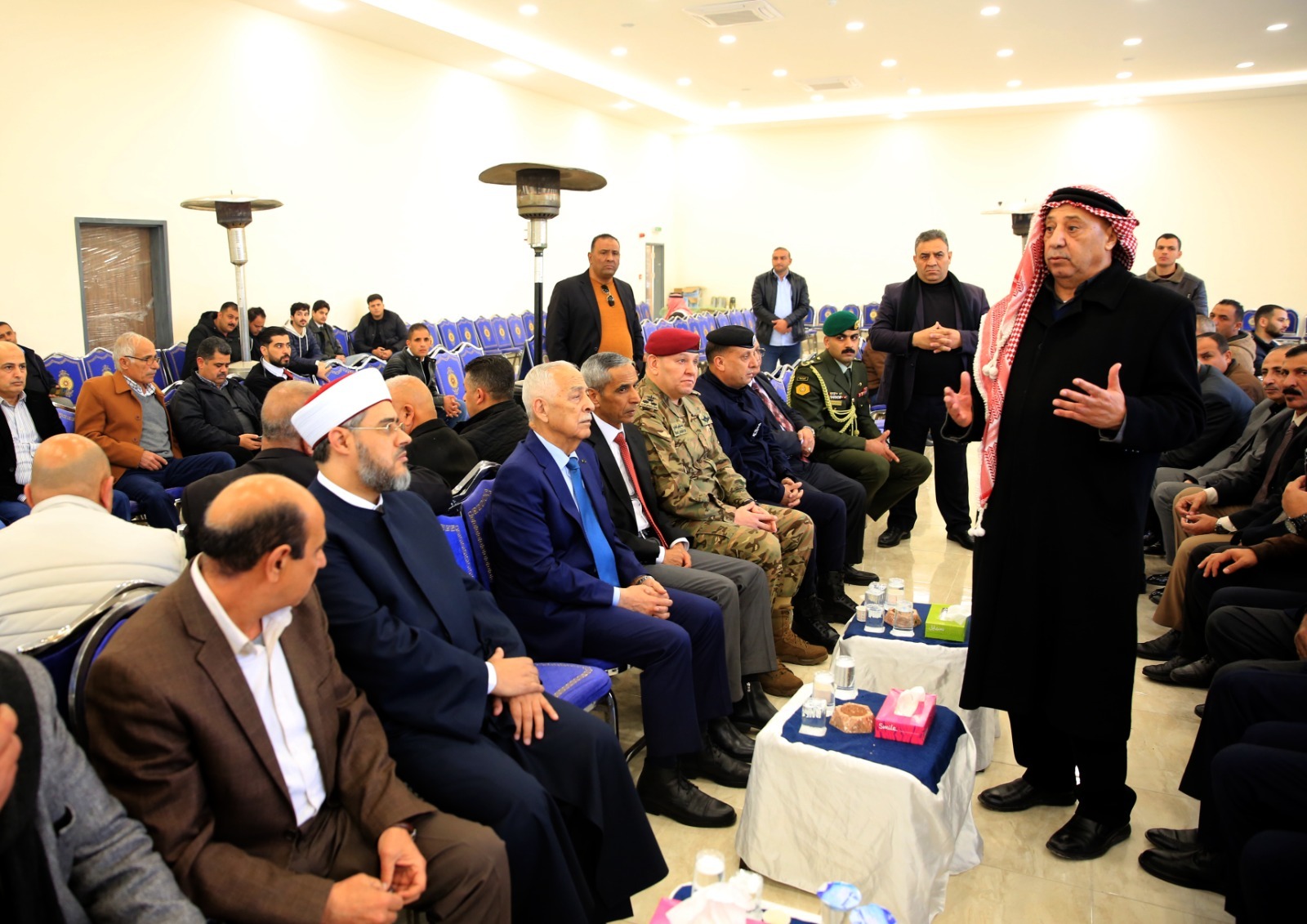 مندوبا عن الملك وولي العهد ..  العيسوي يعزي عشيرة الطويقات