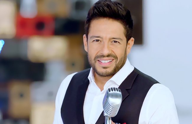 بالفيديو  ..  محمد حماقي يتعرض لموقف محرج بسبب صورة "سيلفي"