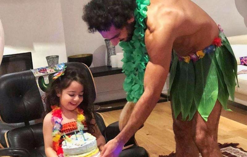  حفل عيد ميلاد مكة ابنة صلاح باطلالة غريبة 