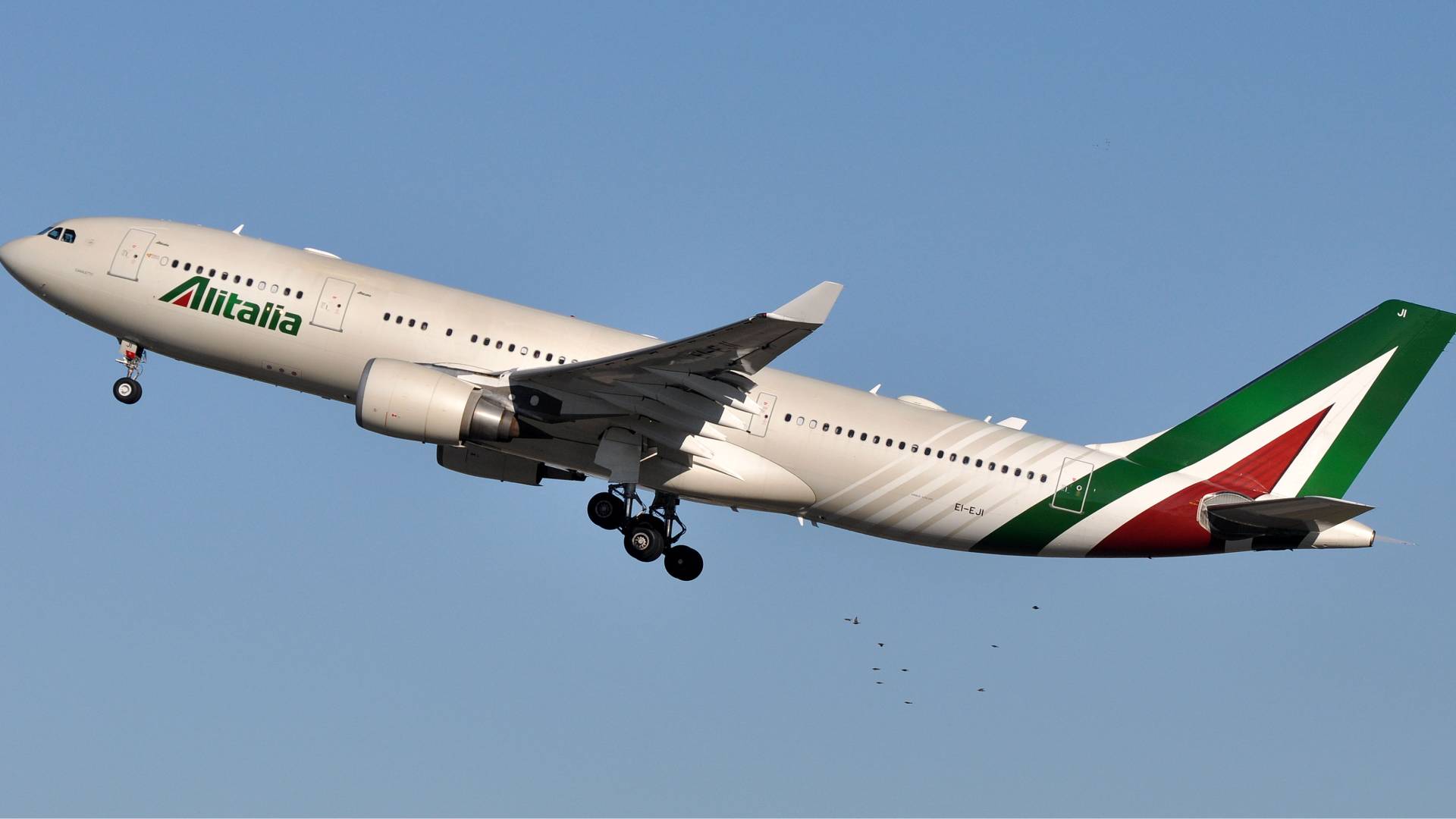  إعلام عبري: شركة الطيران الإيطالية تعلن إلغاء رحلاتها الليلية إلى "تل أبيب" حتى 27 يناير