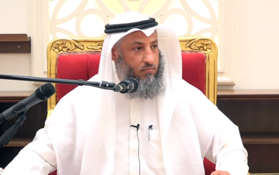 هل يصح قراءة سورة بعد الفاتحة في الركعة الثالثة؟
