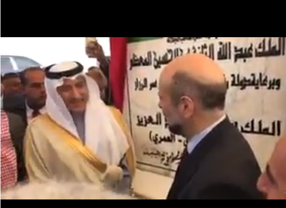 بالفيديو  ..  هذا ما قاله السفير السعودي للرزاز خلال افتتاح طريق الملك سلمان 