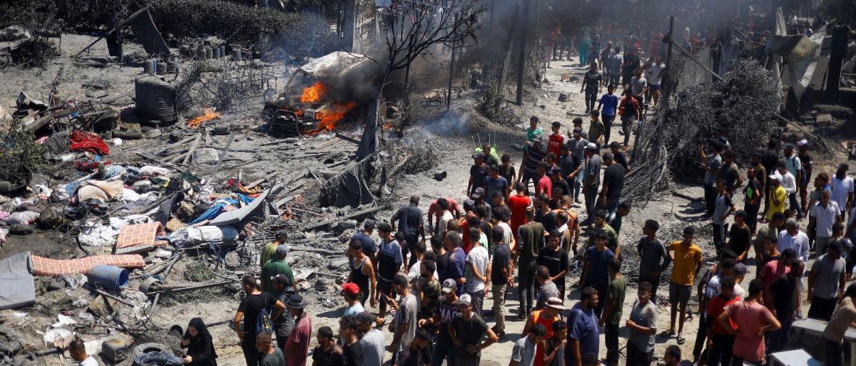 استشهاد 10 فلسطينيين على الأقل بقصف خيمة نازحين غرب خان يونس