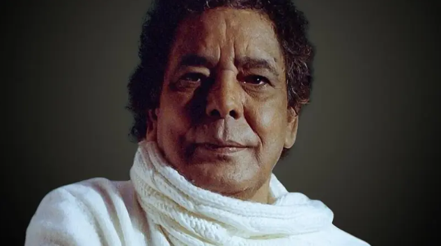مشاكل بالكلى والكبد ..  نقل الفنان محمد منير إلى المستشفى