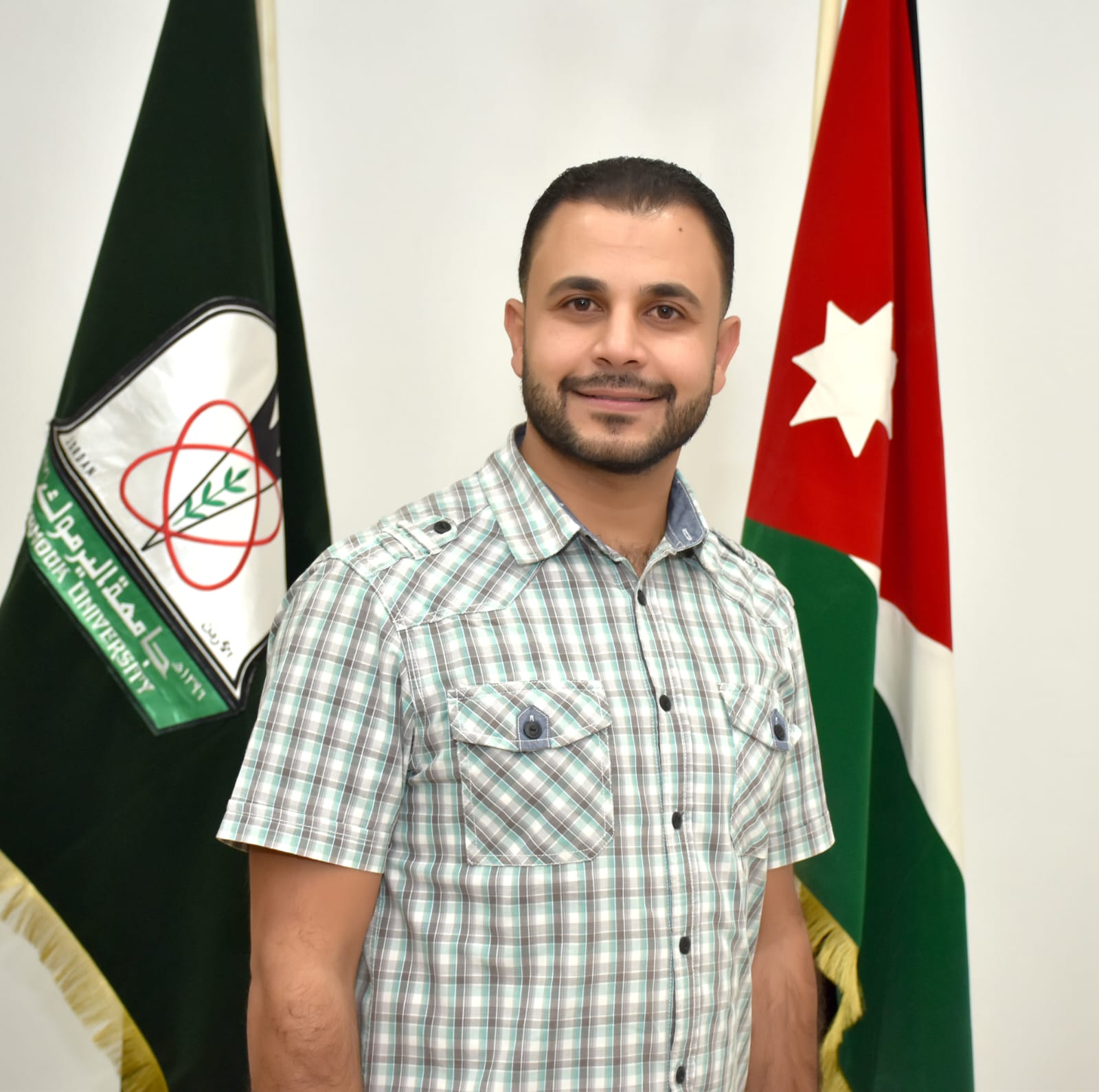 إنجاز أكاديمي استثنائي: الدكتور نائل خالد منيزل ينال درجة الدكتوراة الثانية في اللغويات من جامعة رُوان نورماندي بفرنسا