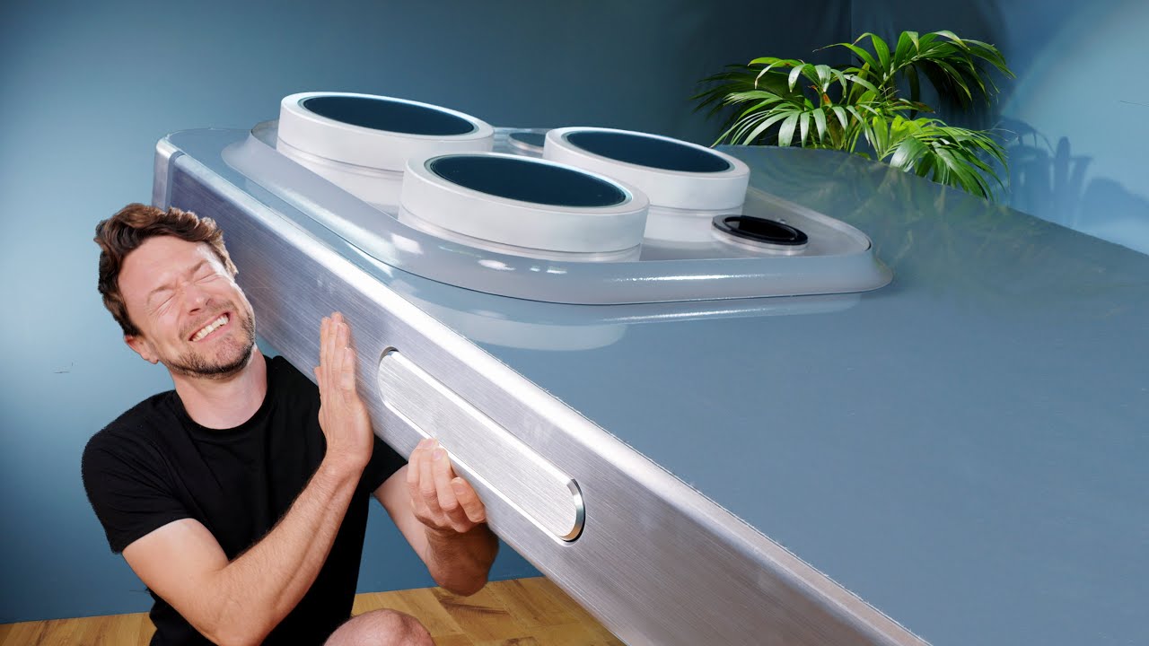 بريطاني يبتكر أكبر هاتف في العالم: آيفون طوله متران