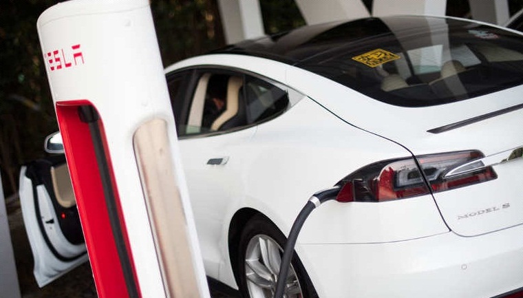 نشرة شهرية للسيارات الكهربائية " وتثبيتها على مبلغ 135 فلسا كيلو واط  .. !