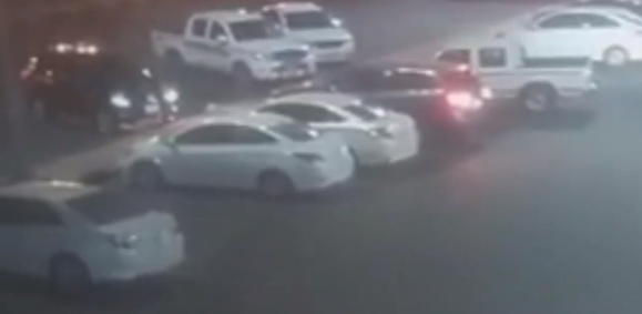 فيديو: شابان يسرقان المركبات وقت الإفطار في السعودية