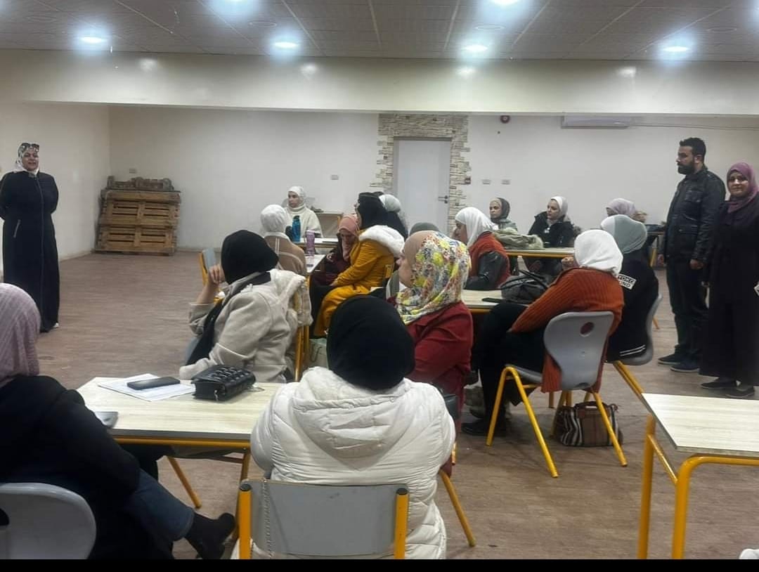 الحجوج من جامعة البترا تقدّم ورشة تدريبية في مدارس أكاديمية (ستريم)