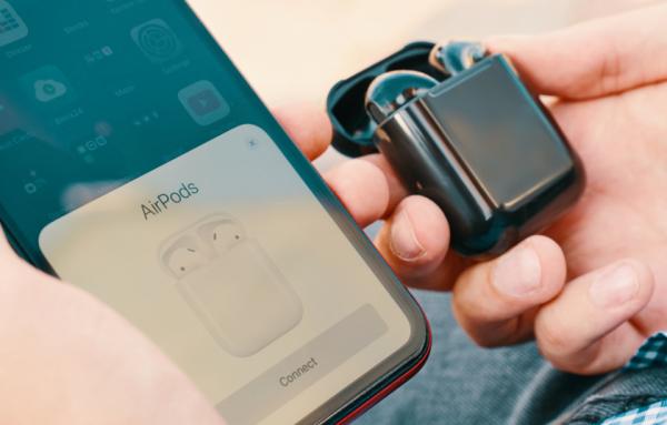 سماعات آيربود المقلدة  ..  تعلَّم كيف تميزها في 8 خطوات