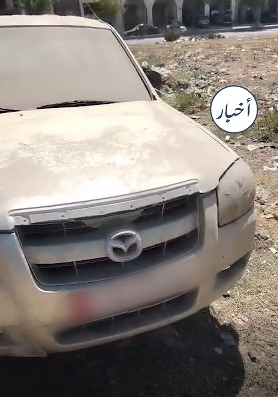 مركبات حكومية متوقفة منذ أشهر داخل المدينة الصناعية بإربد ..  وشكوى من تحولها إلى مأوى للكلاب الضالة - فيديو