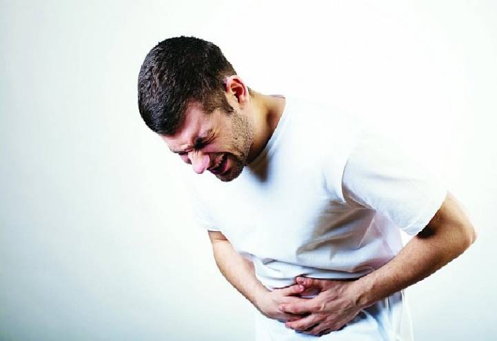 آلام السرة تشير إلى الإصابة بأحد هذه الأمراض