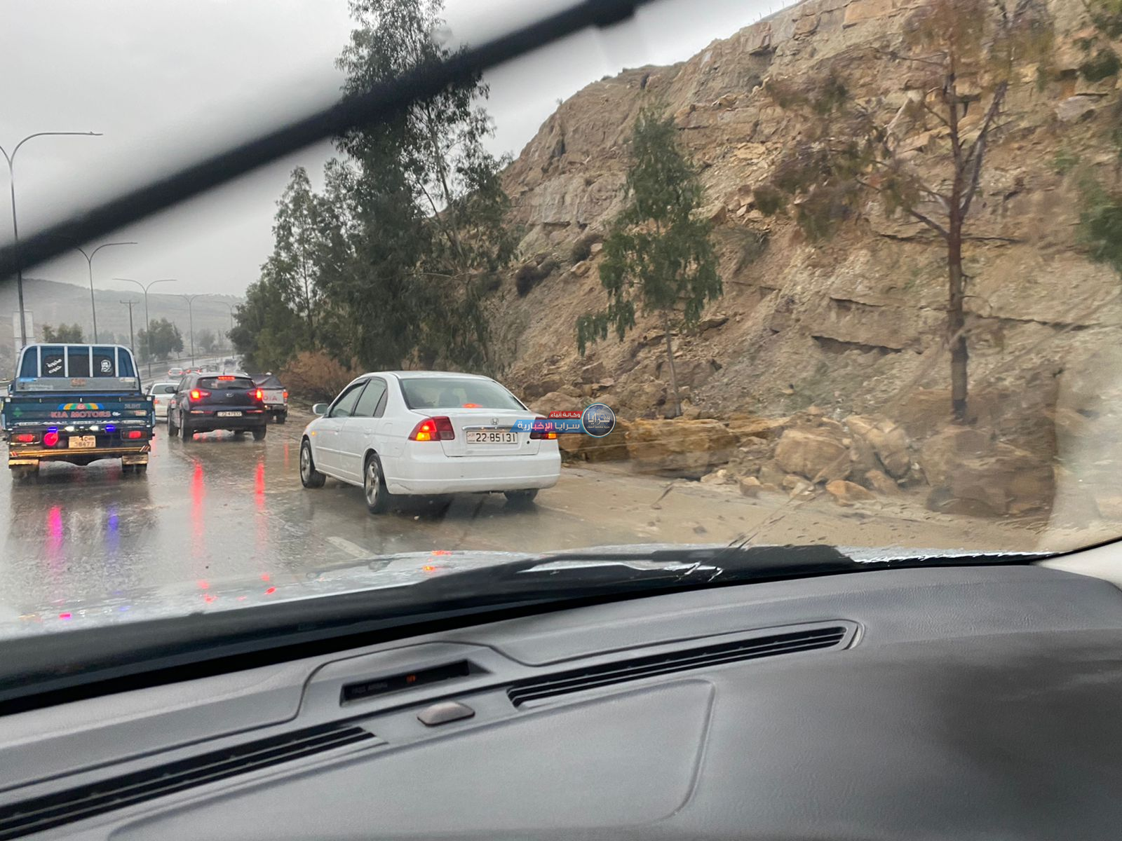 انهيار صخري على طريق عمان - جرش  ..  صورة 