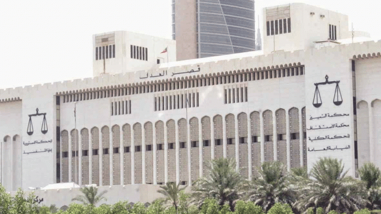 إحالة ضابطين إلى القضاء بتهمة الاستيلاء على المال العام في الكويت