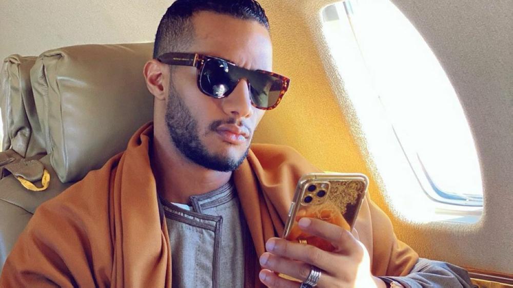 مصر ..  تحرك ضد الفنان محمد رمضان بعد رمي الدولارات في حمام السباحة