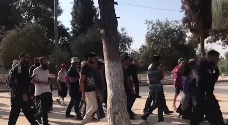 المستوطنون يقتحمون باحات المسجد الأقصى المبارك مجدداً