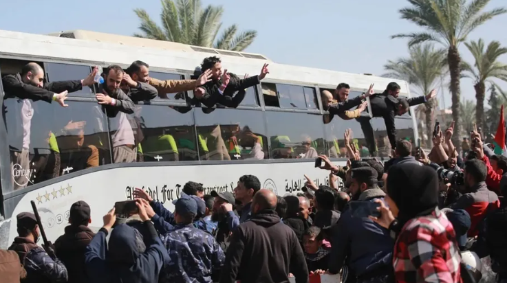 "أحدهم نال أكبر حكم بالسجن" ..  6 أسرى كبار تريد «حماس» تحريرهم