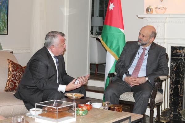 الرزاز يطالب بتوفير الدعم للأردن وخاصه في هذه المرحلة الصعبة