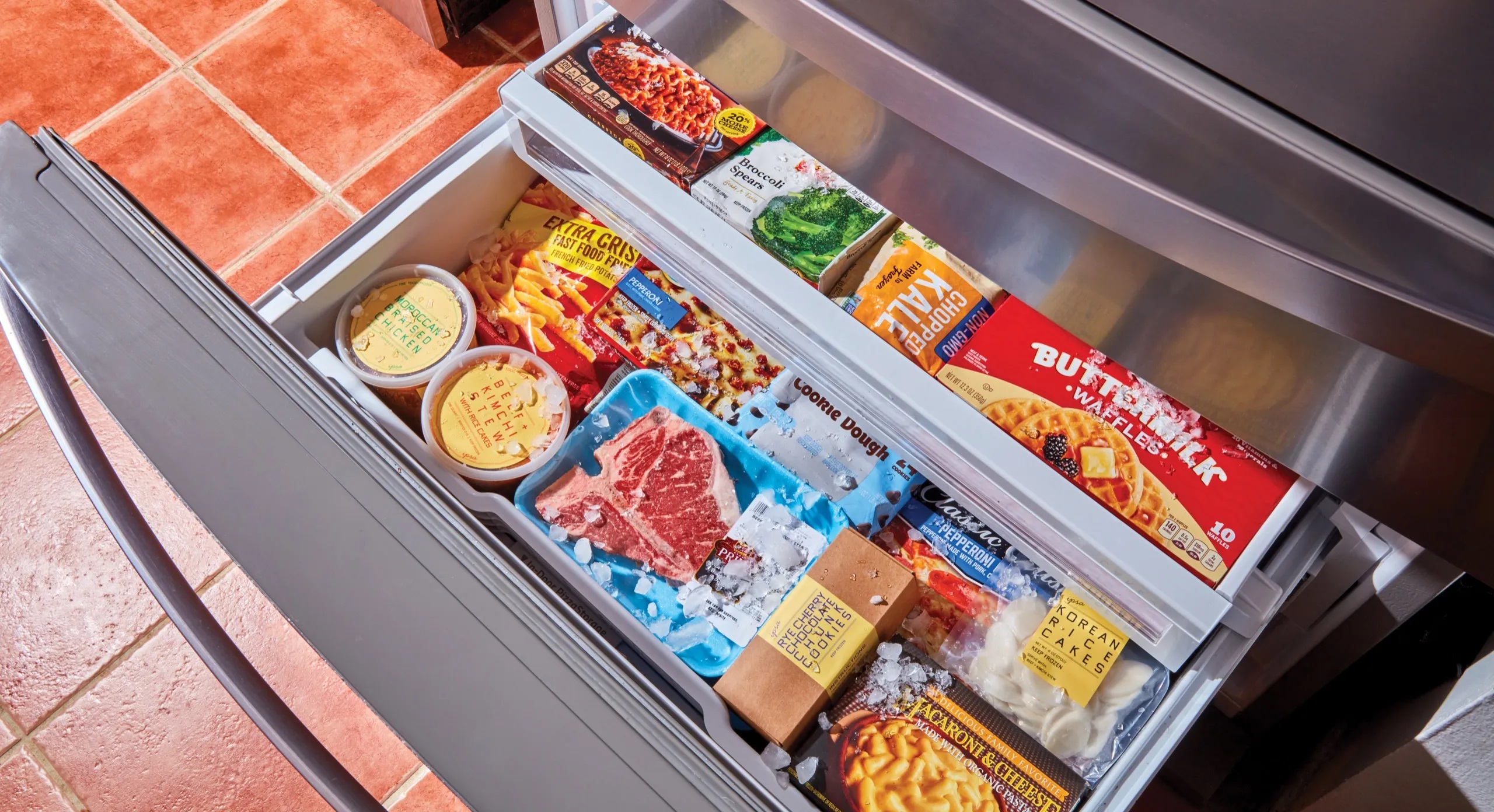 هل يمكنك تناول الأطعمة المجمدة بعد تاريخ انتهاء الصلاحية؟