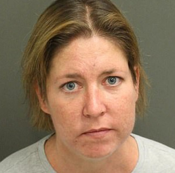 اربعينية تقتل صديقها في لعبة "الغميضة" بطريقة غير متوقعة 