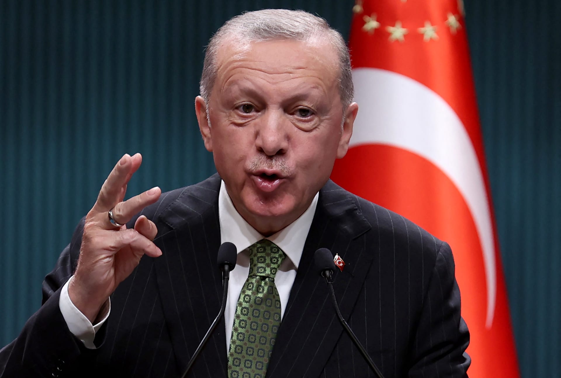 أردوغان يوقع مرسوما يقضي بإجراء انتخابات رئاسية وبرلمانية في 14 مايو