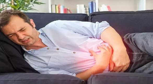 أفضل وضعية للنوم للمصاب بحرقة المعدة