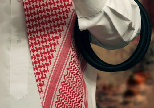 دبي : سيدة تطلب الطلاق من زوجها لأنه لا يبدل ملابسه إلا مرة بالاسبوع توفيراً للمال !