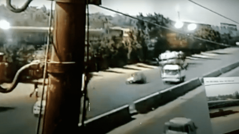 بالفيديو : مصر: لحظة وقوع حادث قطار بنها 