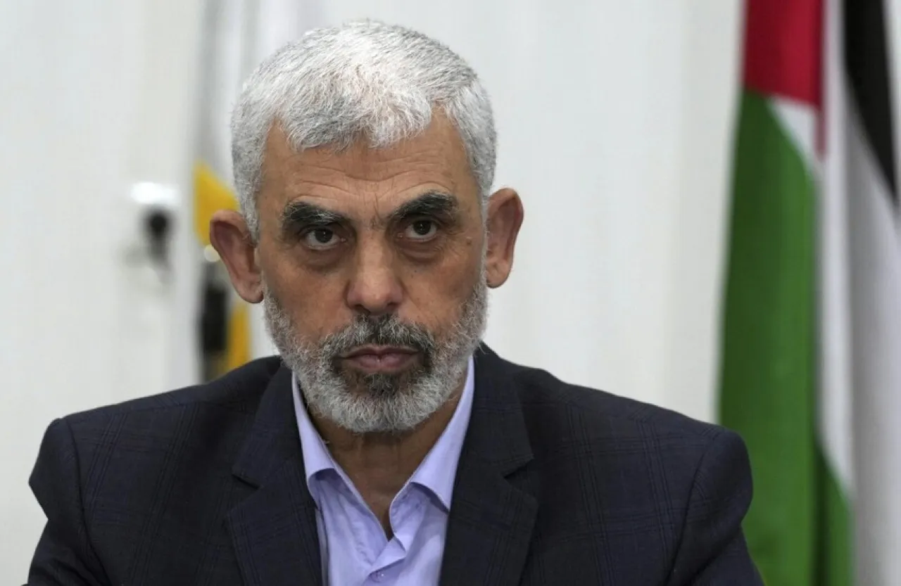 الكشف عن تفاصيل وثيقة كتبها السنوار قبل عام من طوفان الأقصى  ..  صور 