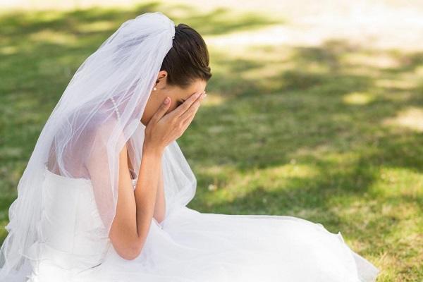 عروس تطرد زوجين من حفل زفافها  ..  السبب غريب