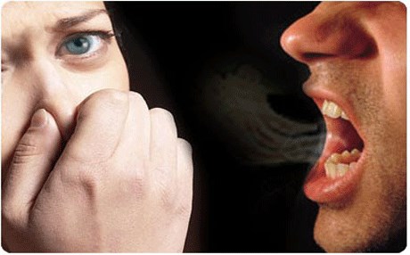 بخطوات بسيطة ..  طريقة التخلص من "رائحة الفم الكريهة" 