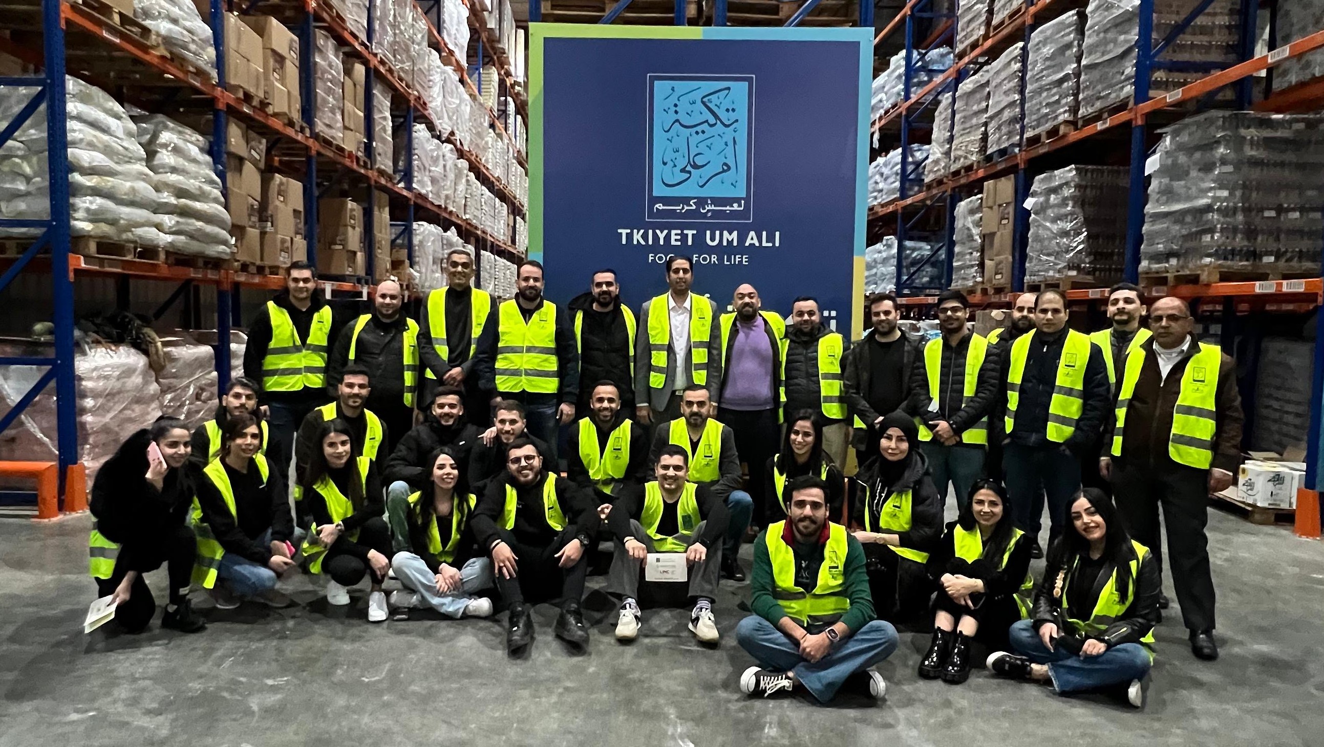 موظفو بنك القاهرة عمان يشاركون في فعالية تطوعية بتكية أم علي