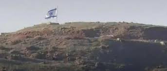 "اسرائيل" ترفع علمها فوق تل الأحمر الشرقي في سوريا #سرايا 