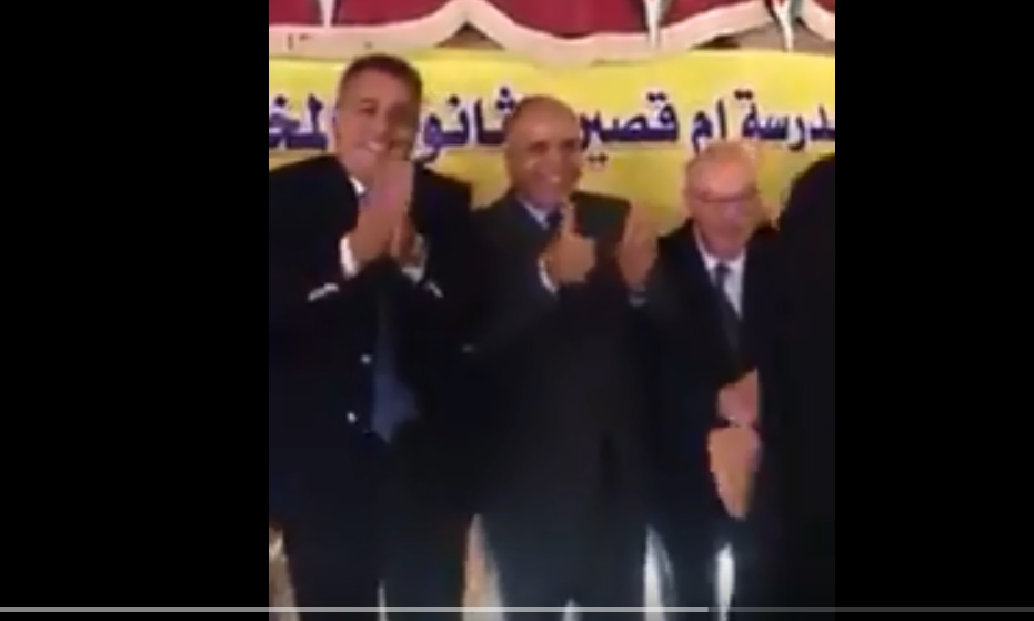 بالفيديو  ..  وزير التربية يرقص "الدحية" اثناء افتتاح احدى المدارس بلواء الجيزة 