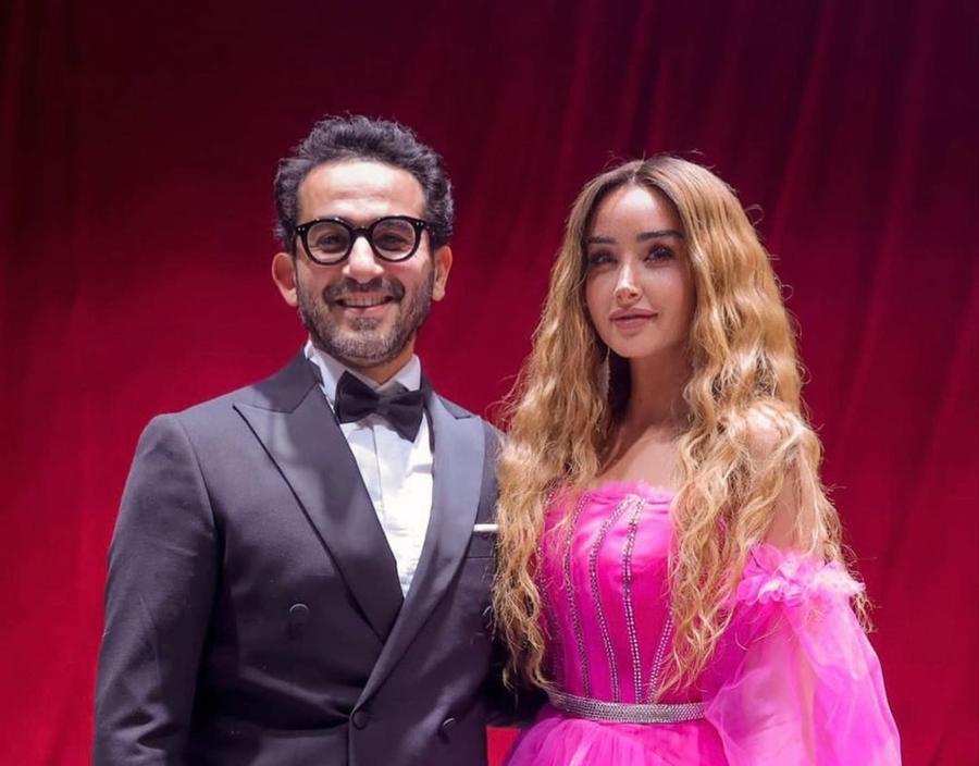 هنا الزاهد بجلسة تصوير مع أحمد حلمي من الرياض: مبسوطة ومستمتعة