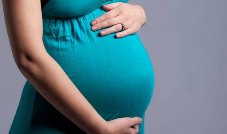 دراسة تزعم أن النساء الحوامل قد يكنّ أكثر عرضة للإصابة بعدوى 'كوفيد-19'!