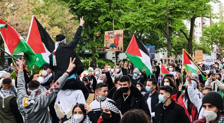 ميركل تحذر من تجاوزات معادية للسامية خلال تظاهرات مؤيدة للفلسطينيين