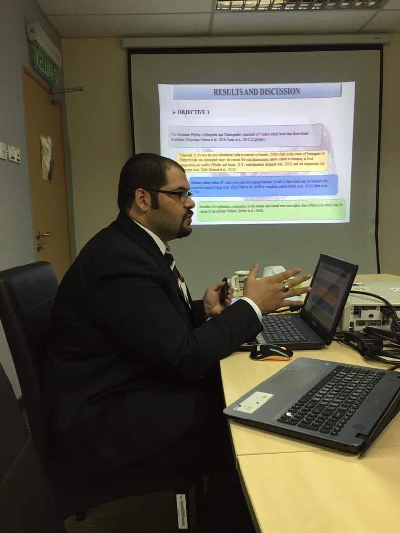 تهنئة بحصول زكريا المشاقبة على درجة الماجستير في العلوم البحرية