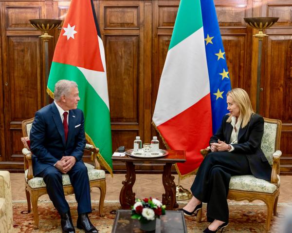 الملك ورئيسة وزراء إيطاليا يشددان على تنفيذ اتفاق إنهاء الحرب في غزة وتكثيف الجهود الإنسانية