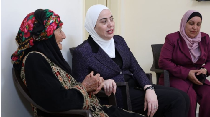 التنمية الإجتماعية تسلّم مسكناً للحاجة وضحى الشهاب