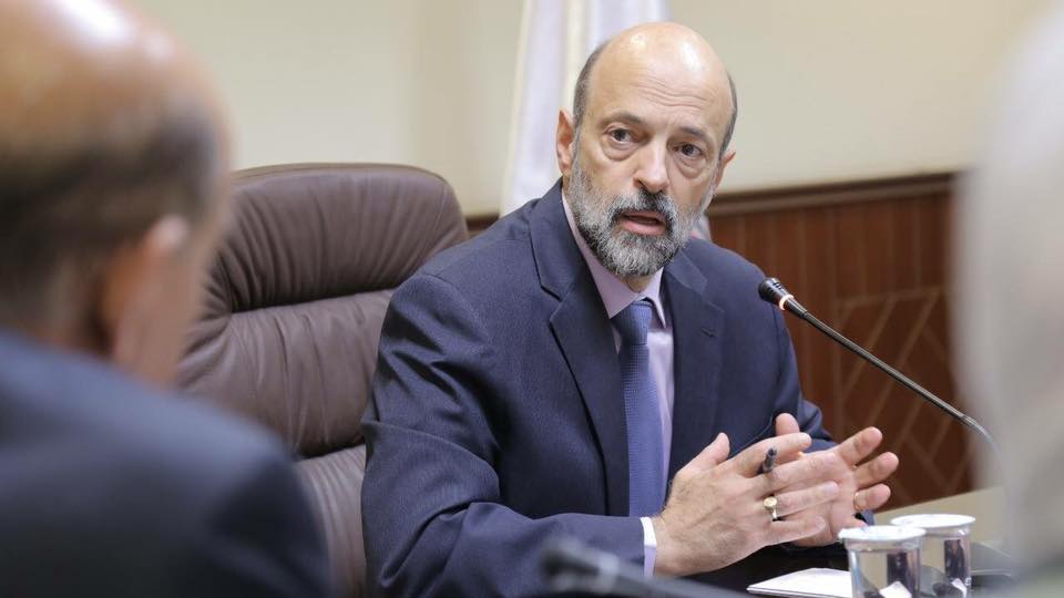 الحكومة تصدر بيانا حول تطورات قضية الدخان ..  والرزاز يشدد على أن كلّ من يثبت تورّطه في القضيّة سينال الجزاء العادل 