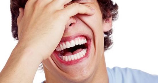 دراسة عميقة تسلّط الضوء على سبب وأهمية الضحك!