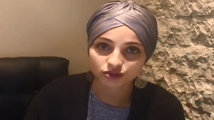 بعد الضغوطات ..  متسابقة "ذو فويس" سورية الأصل تنسحب من البرنامج