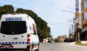 وفاة شخص بحادث تصادم على الطريق الصحراوي
