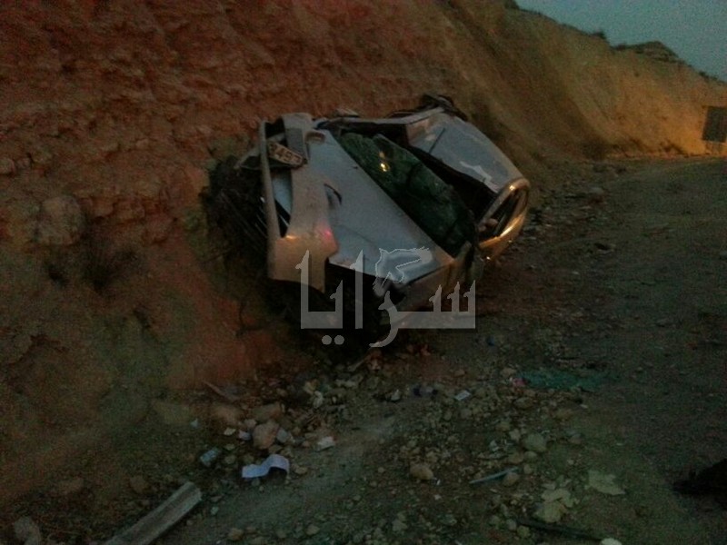 "5" إصابات بتدهور مركبة على طريق إربد - عمان (صور)