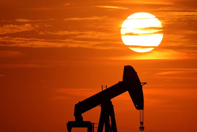 النفط يهبط 4% بفعل تهدئة أمريكية إيرانية