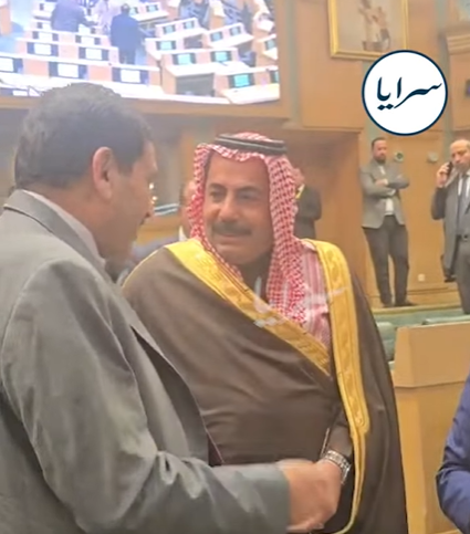 ما قصة "الطابور الصباحي" تحت قبة العبدلي؟ (فيديو)