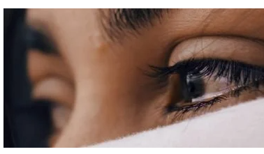 تركيبة دموع العين تتغير مع المشاعر؛ طبيبة تشرح طعمها